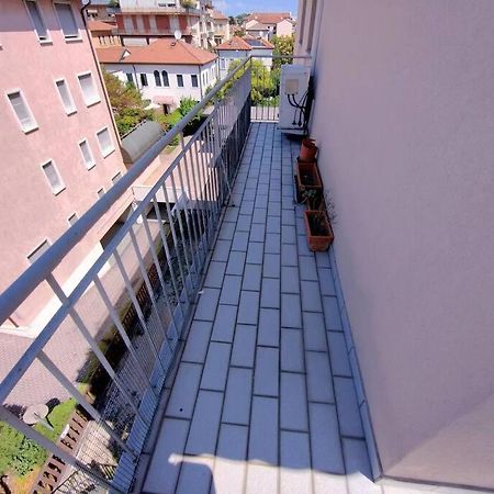Linda'S Apparment Rooms Местре Екстериор снимка