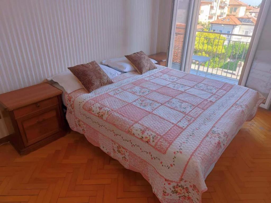 Linda'S Apparment Rooms Местре Екстериор снимка